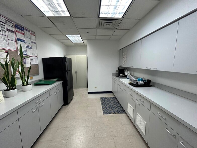 More Photos Of 8150 Lehigh Ave, Morton Grove Warehouse For Sale