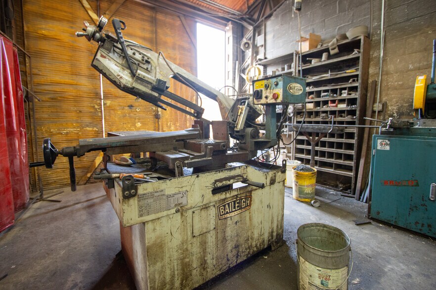 More Photos Of 111 E Liberty St, Pilot Point General Retail For Sale