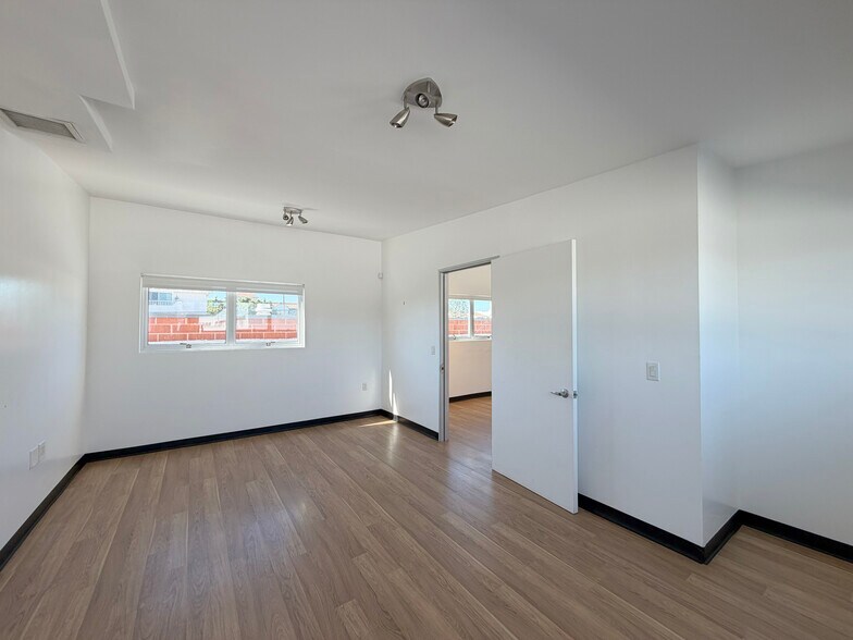 More Photos Of 3767 Overland Ave, Los Angeles Loft Creative Space For Lease