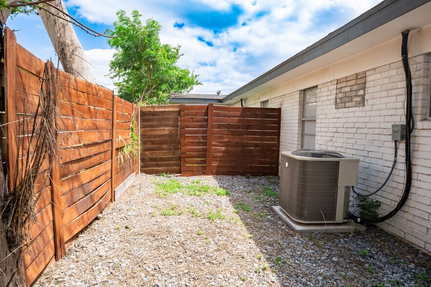 More Photos Of 2513 Beaumont Ave, McAllen Apartments For Sale