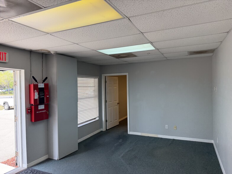 More Photos Of 410 Leonard Blvd N, Lehigh Acres Warehouse For Lease