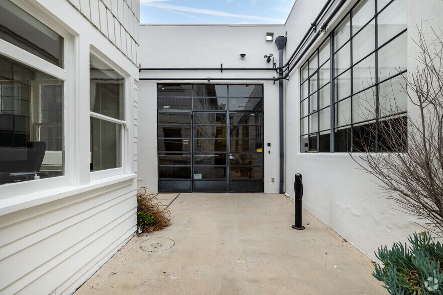 More Photos Of 145-147 Bay St, Santa Monica Loft Creative Space For Lease