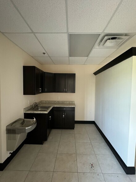 More Photos Of 1490 Sunshadow Dr, Casselberry Loft Creative Space For Lease