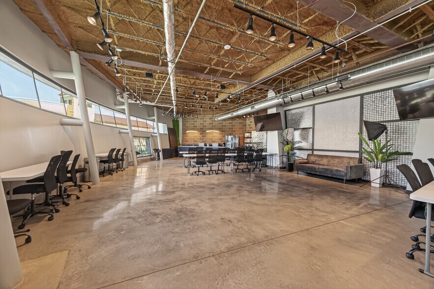 More Photos Of 4817 Main St, Houston Office For Lease
