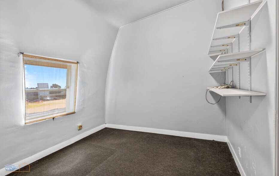 More Photos Of 2207-2209 9th St, Greeley Flex For Sale