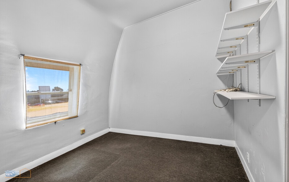 More Photos Of 2207-2209 9th St, Greeley Flex For Lease