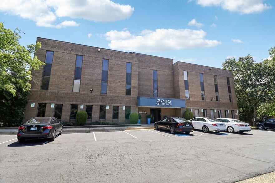 More Photos Of 2235 Cedar Ln, Vienna Office For Sale