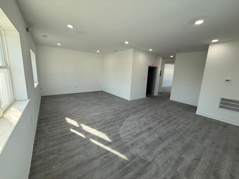 More Photos Of 1207 W Bridge St, Spring City Warehouse For Sale