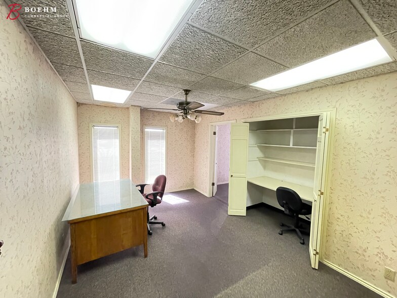 More Photos Of 204 -208 Cully Dr, Kerrville Office For Lease