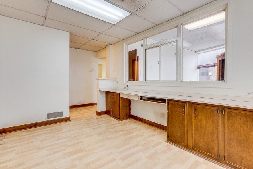 More Photos Of 6300 Forward Ave, Pittsburgh Storefront Retail Residential For Lease