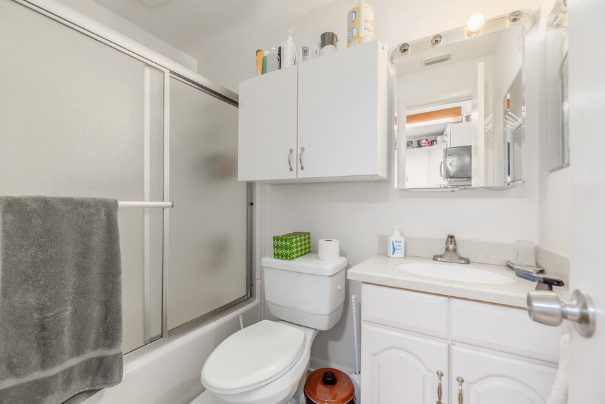 More Photos Of 101 SW Ocean Blvd, Stuart Warehouse For Sale