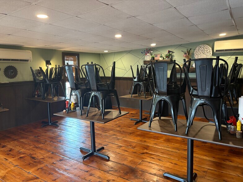 More Photos Of 6486 Lincoln Hwy W, Thomasville Restaurant For Sale