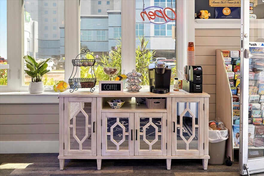 More Photos Of 1705 N Baltimore Ave, Ocean City Hotel For Sale