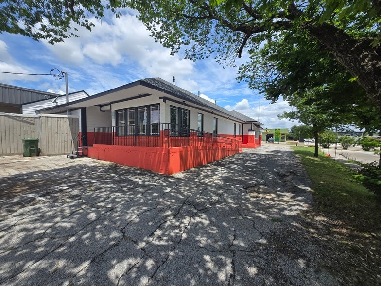 More Photos Of 406 W Abram St, Arlington Restaurant For Sale