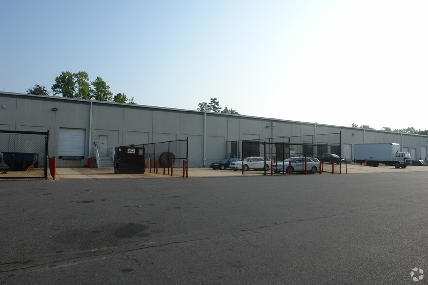 More Photos Of 3401 International Airport Dr, Charlotte Warehouse For Lease
