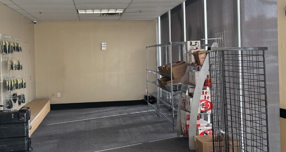 More Photos Of 6 Westchester Plz, Elmsford Light Manufacturing For Lease