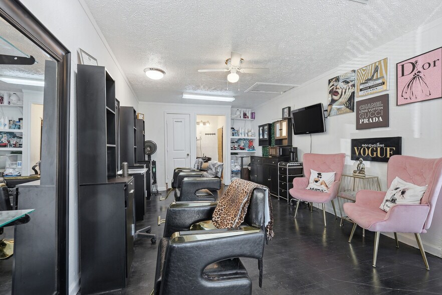 More Photos Of 2205 Strawberry Rd, Pasadena Flex For Sale
