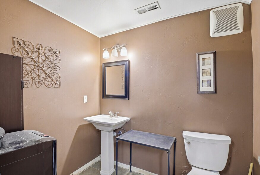 More Photos Of 713 Cooper Ave, Glenwood Springs General Retail For Sale
