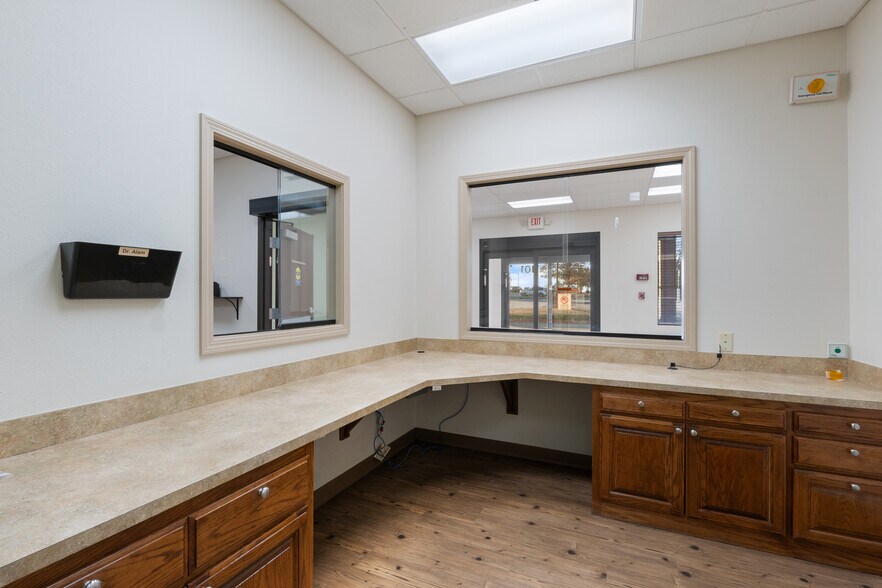 More Photos Of 101 N 37th St, Rogers Medical For Lease