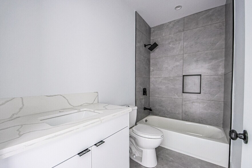 More Photos Of 6461 Woodley Ave, Van Nuys Apartments For Sale