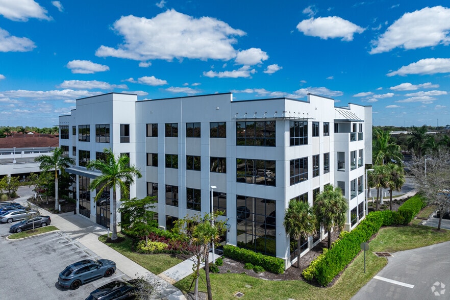 More Photos Of 3555 Kraft Rd, Naples Office For Lease