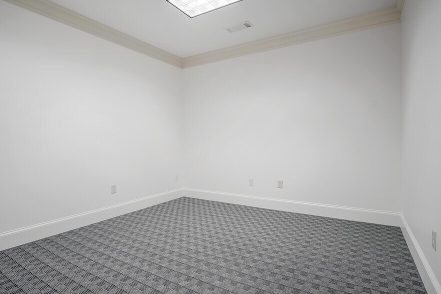 More Photos Of 4720 Peachtree Industrial Blvd, Berkeley Lake Office For Lease