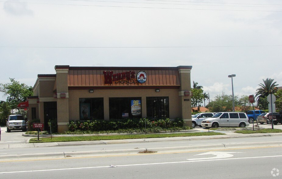 More Photos Of 8922 SW 24th St, Miami Fast Food For Lease