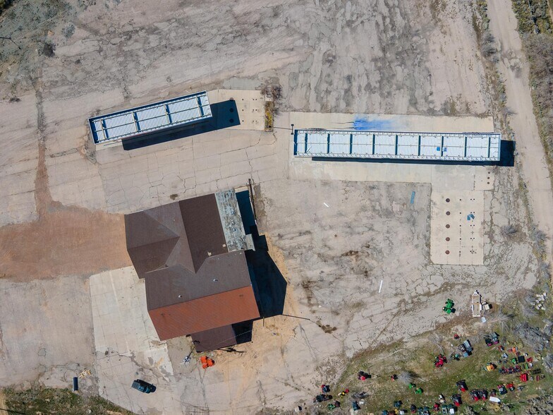 More Photos Of 225 N Highway 91, Summit Service For Lease