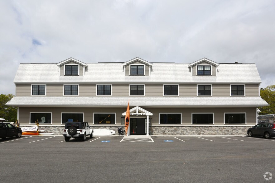 More Photos Of 802 Macarthur Blvd, Pocasset Storefront Retail Office For Lease