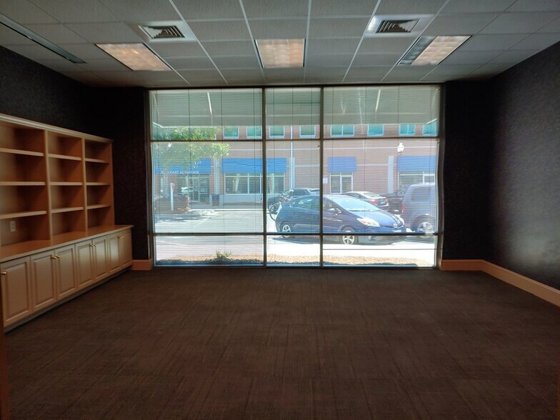 More Photos Of 2512 Independence Blvd, Wilmington Office For Lease