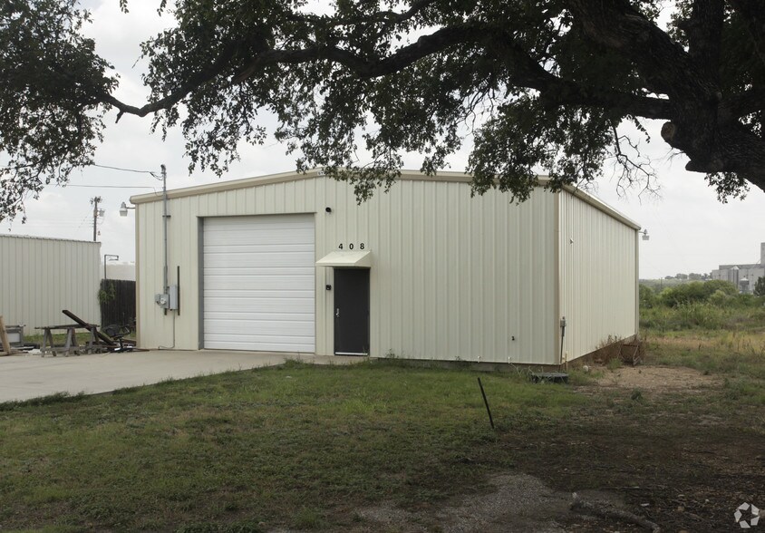 More Photos Of 408 E 2nd St, Taylor Warehouse For Lease