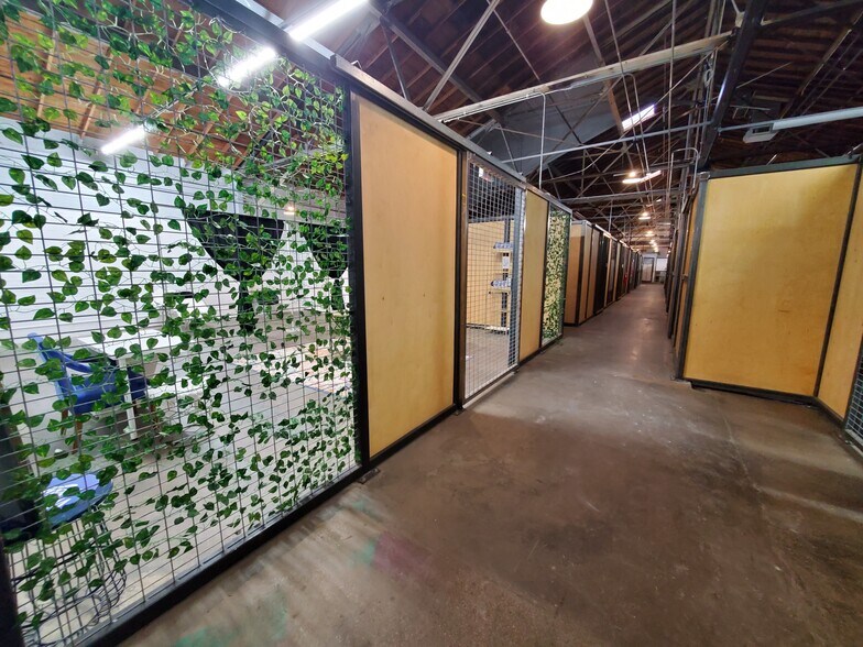 More Photos Of 1300 S Polk St, Dallas Light Manufacturing For Lease