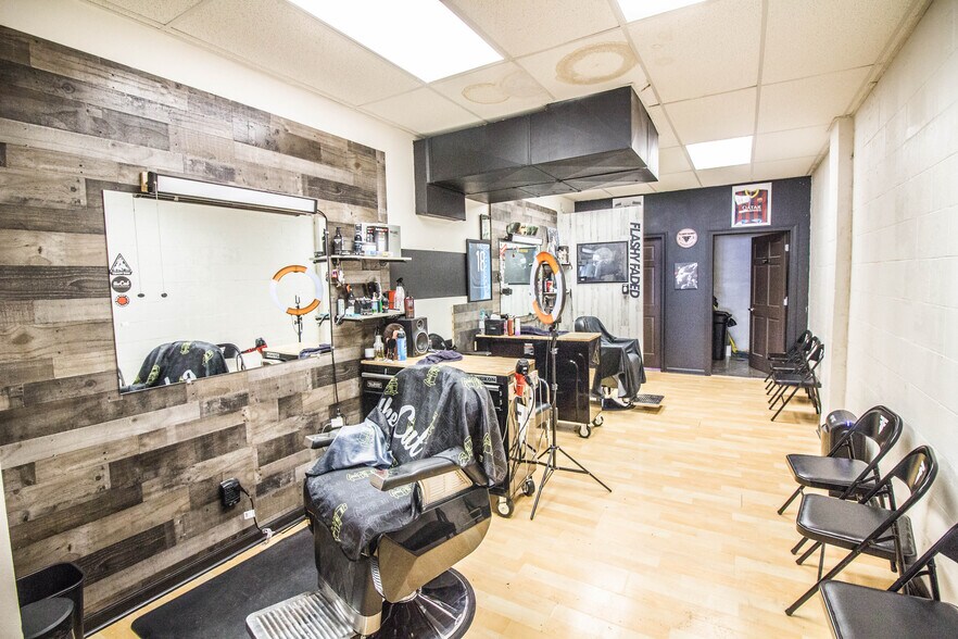 More Photos Of 2510 S Kinnickinnic Ave, Milwaukee Storefront For Sale