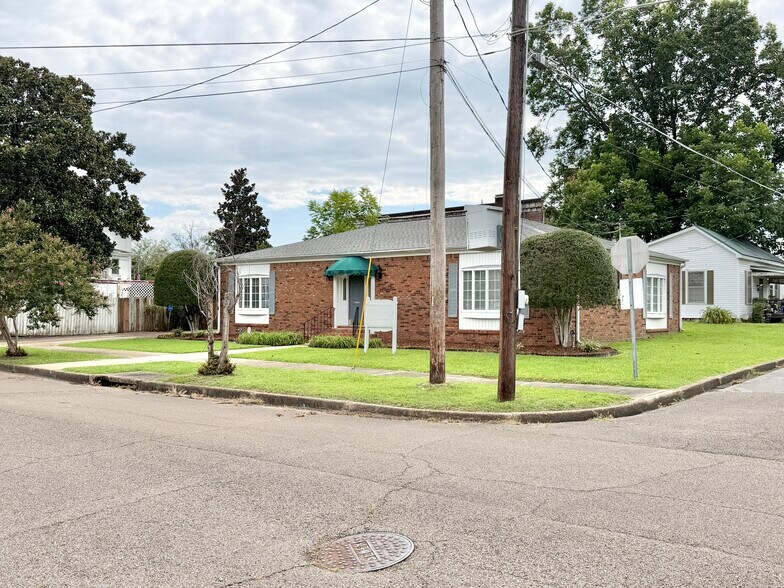 More Photos Of 105 N Hickory St, Aberdeen Flex For Sale