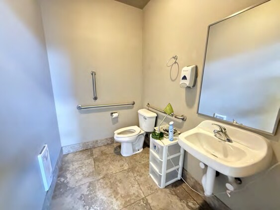 More Photos Of 8494 Market St, Middleton Flex For Sale