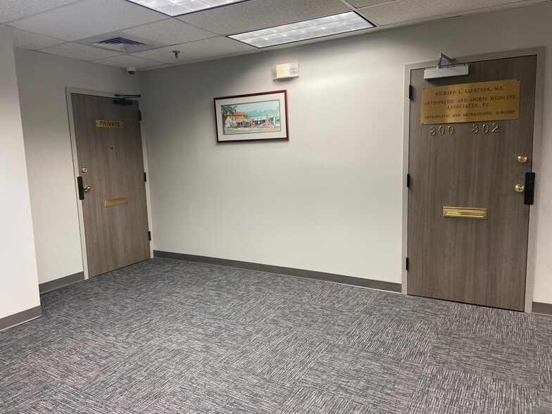 More Photos Of 133 Maple Ave E, Vienna Medical For Lease