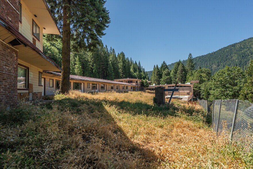 More Photos Of 4221 Siskiyou Ave, Dunsmuir Hotel For Sale