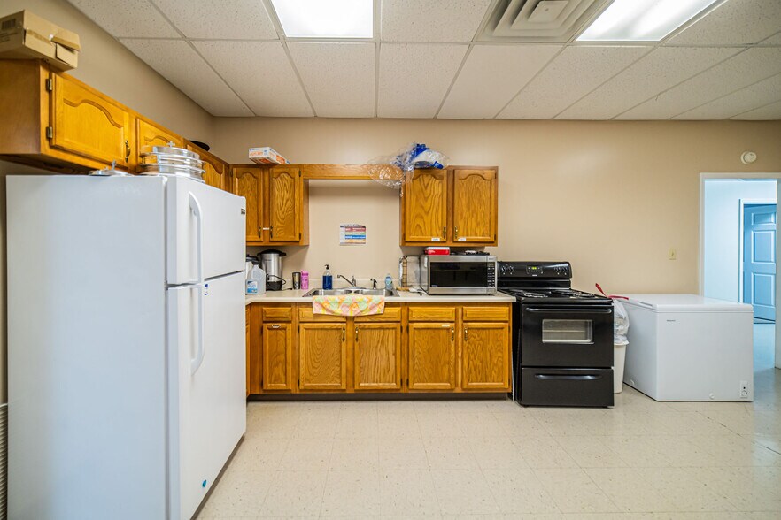 More Photos Of 3530 Park Plaza Rd, Paducah Warehouse For Sale