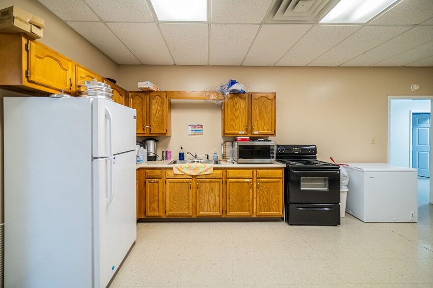 More Photos Of 3530 Park Plaza Rd, Paducah Flex For Lease