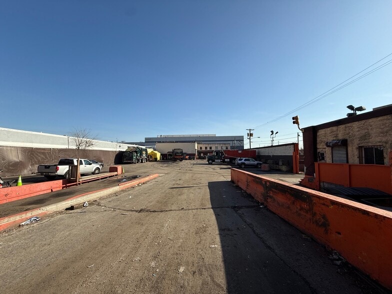 More Photos Of 217 Poinier St, Newark Service For Lease