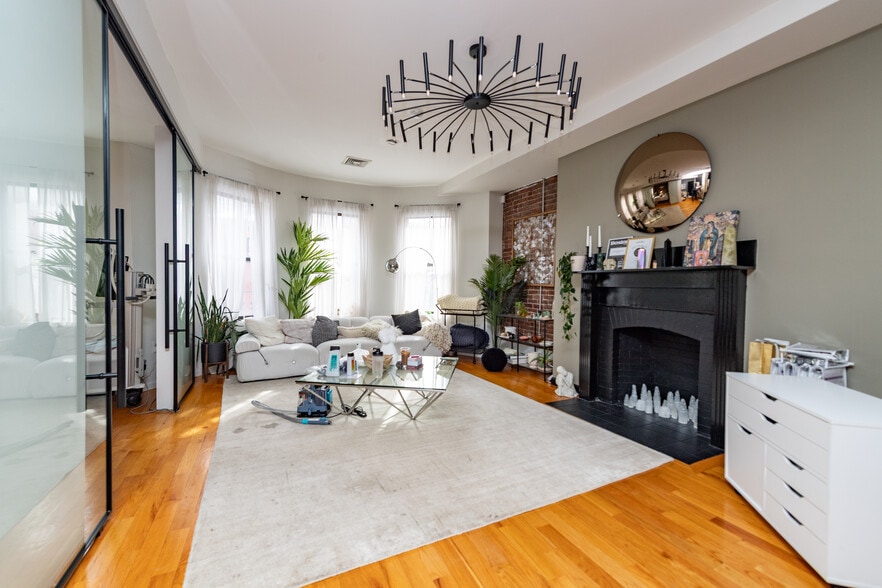 More Photos Of 297 Newbury St, Boston Storefront Retail Office For Lease