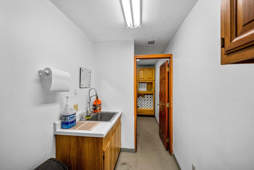 More Photos Of 1728 Sadler St, Sandusky Warehouse For Sale