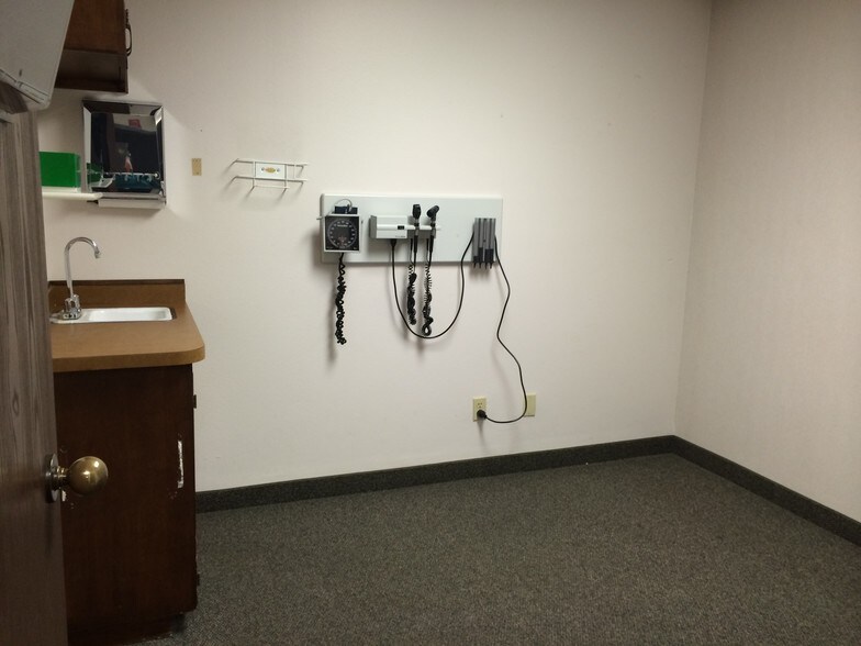 More Photos Of 2412 N Ponderosa Dr, Camarillo Medical For Lease