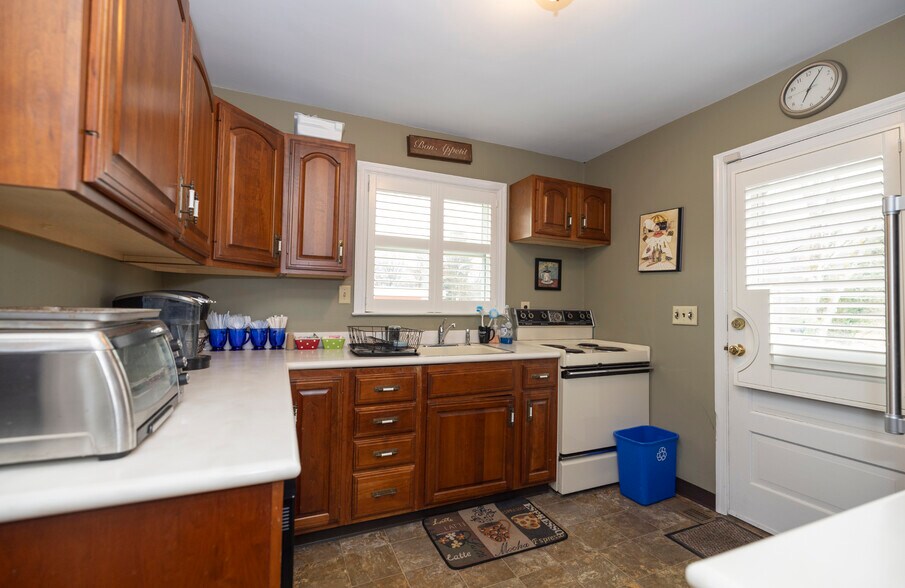 More Photos Of 4024 West Chester Pike, Newtown Square Office For Lease