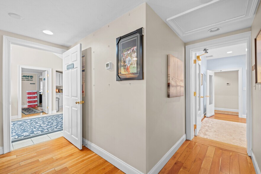 More Photos Of 385 South St, Shrewsbury Office For Sale