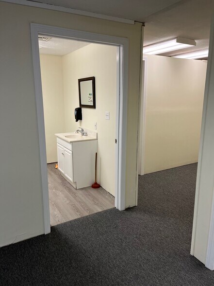 More Photos Of 47 Mitchell Rd, Ipswich Manufacturing For Lease