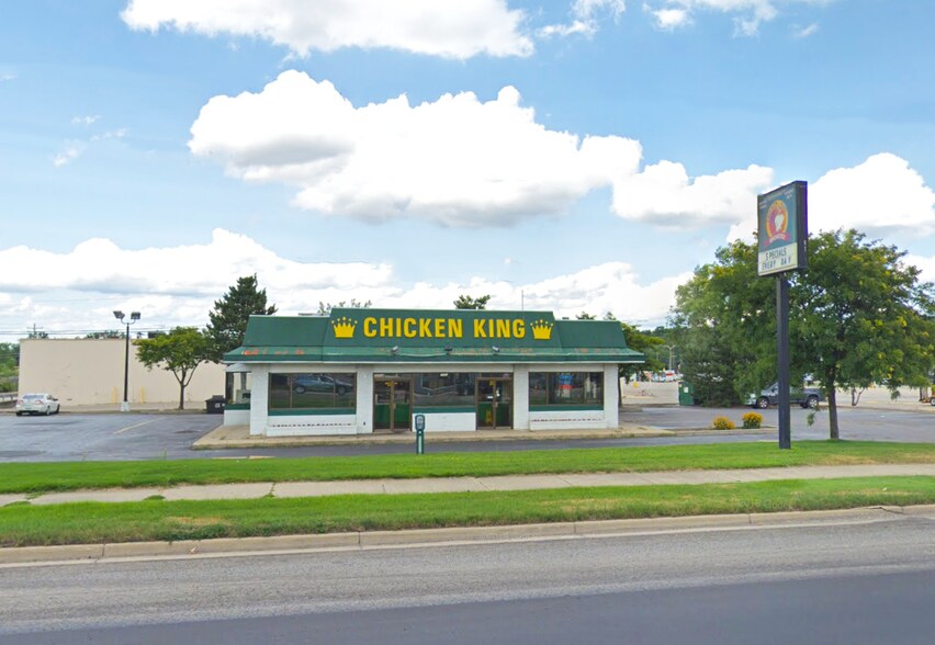 Primary Photo Of 3560 Elizabeth Lake Rd, Waterford Restaurant For Sale