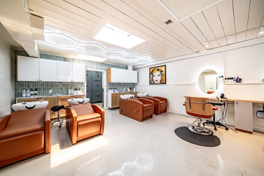 More Photos Of 204 Riverside Ave, Newport Beach Storefront Retail Office For Sale