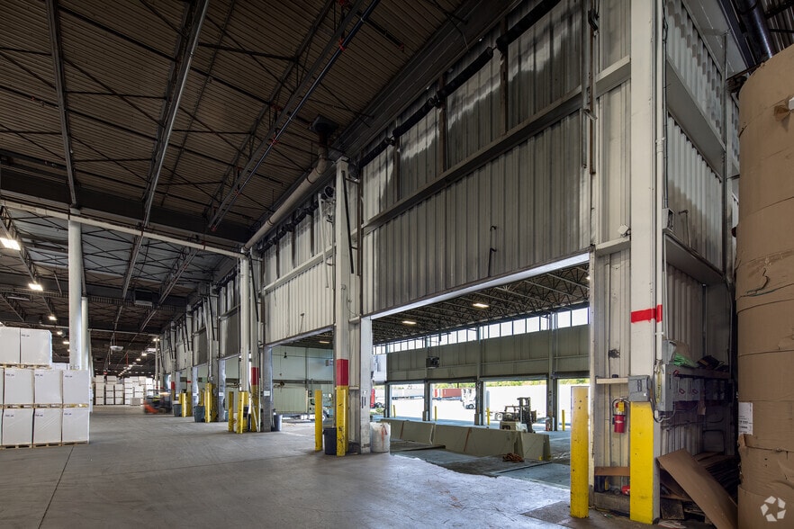 More Photos Of 3001 Woodbridge Ave, Edison Warehouse For Lease