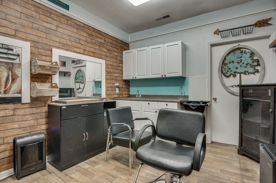 More Photos Of 411 Western Blvd, Jacksonville Medical For Sale